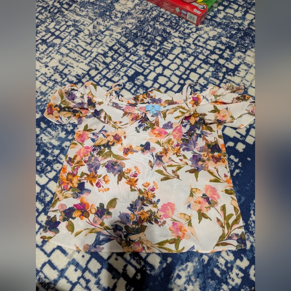 3/$25!!! Flowy Floral Tank
